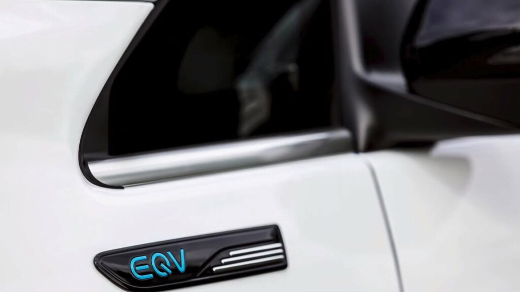 Mercedes EQV 300 Extra Long exterior