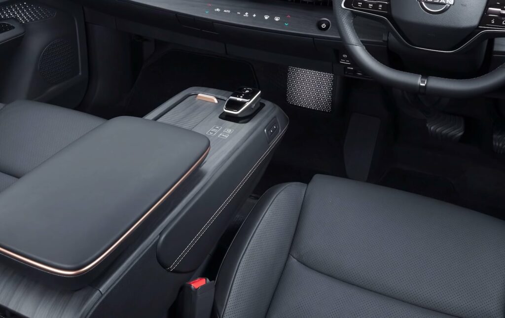 Nissan Ariya 87kWh interior