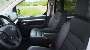 Opel Zafira e Life M 50 kWh interior