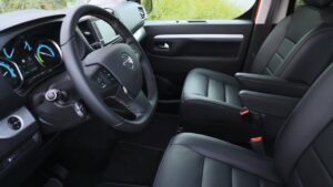 Opel Zafira e Life M 75 kW interior