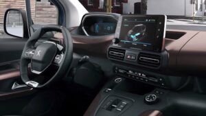 Peugeot e Rifter Long 50 kWh interior