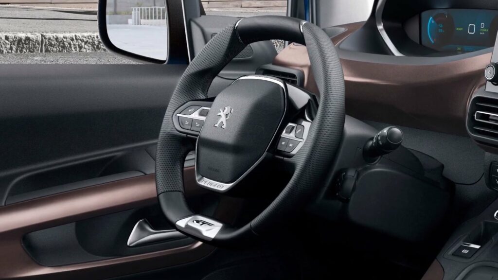 Peugeot e-Rifter Standard 50 kWh interior