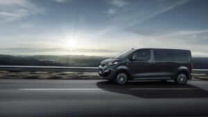 Peugeot e-Traveller Standard 50kWh exterior