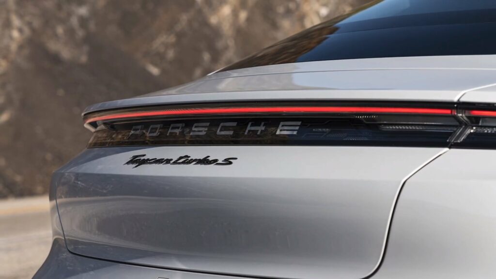 Porsche Taycan 4S Cross Turismo exterior