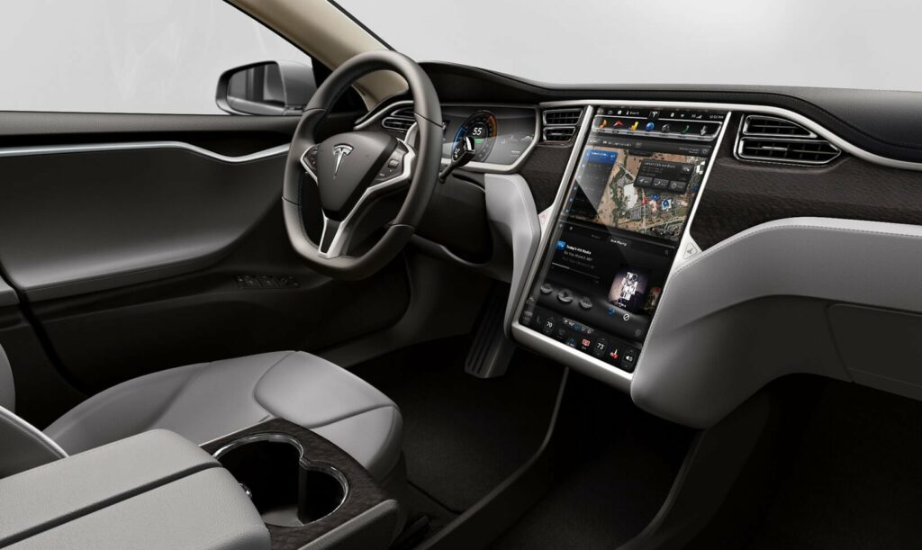 Tesla Model S Long Range interior
