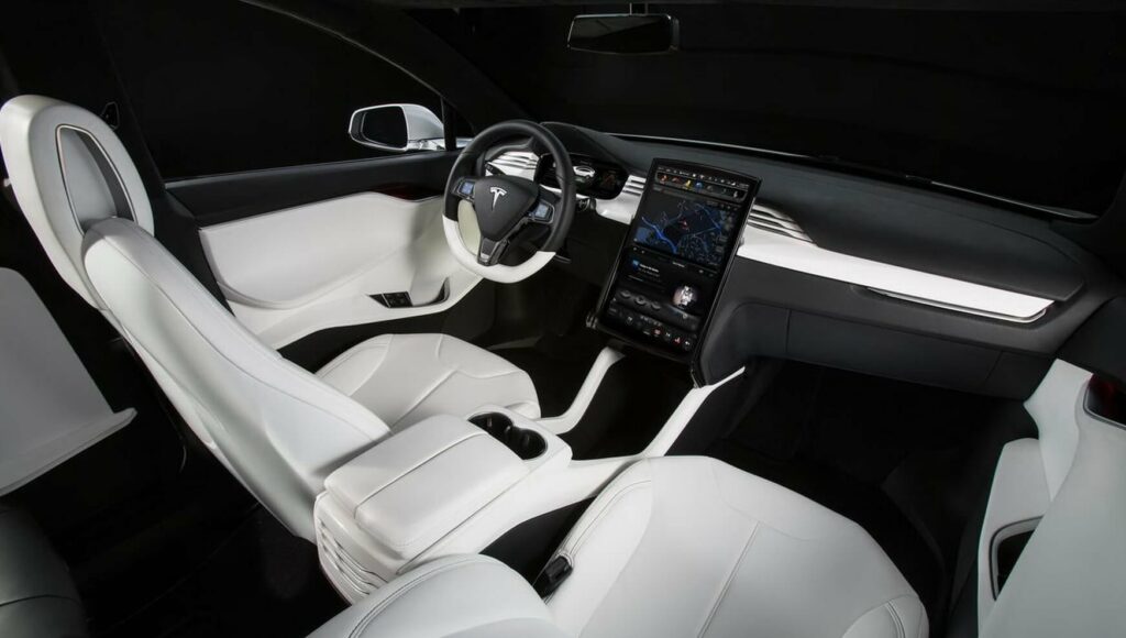 Tesla-Model X Long Range interior