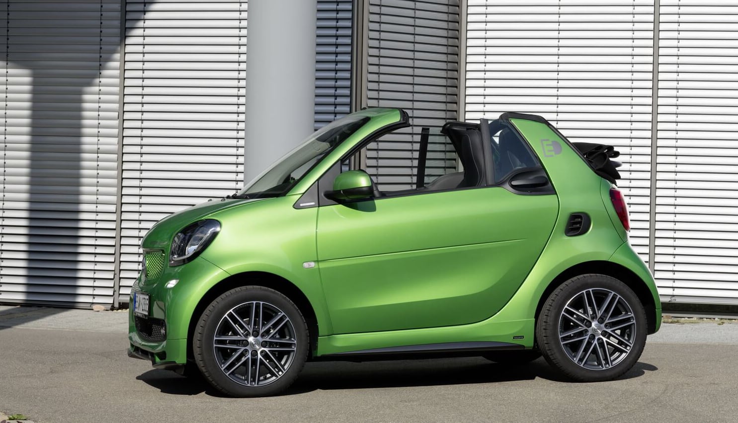 Smart EQ fortwo cabrio - (Battery Energy kWh, Torque 160 Nm) - Electric ...