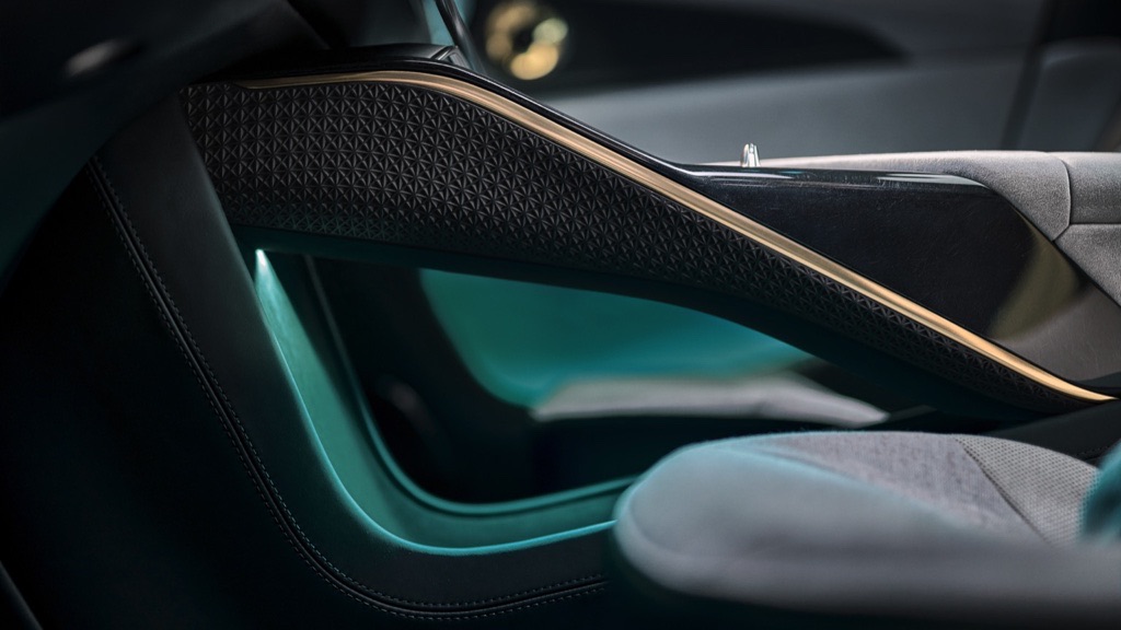 Lotus_Eletre_interior