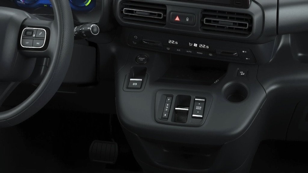 Toyota_Proace_City_Verso_Electric_L2_50_kWh_interior