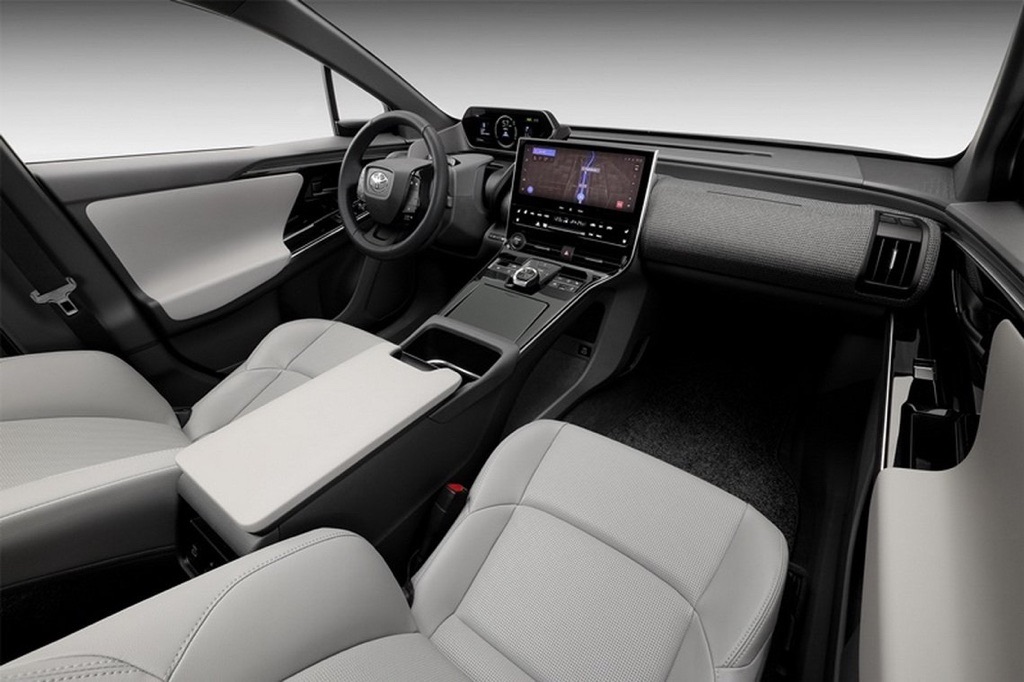 Toyota_bZ4X_FWD_interior-